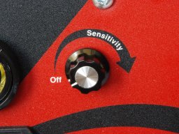 Érzékenység-állító potenciométer a vízszintmérő kábeldobjának előlapján