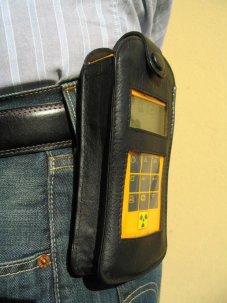 Sugárzásmérő bőr tokban