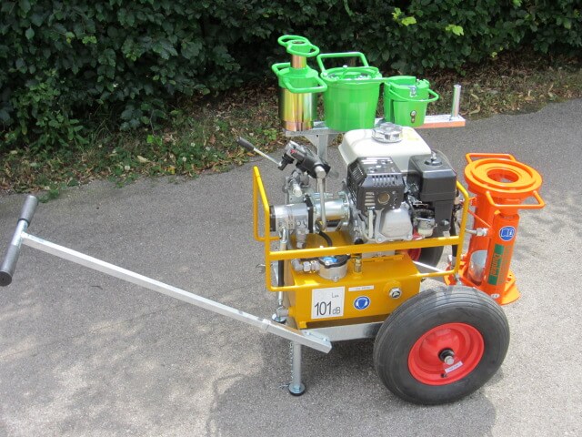 ETS-19B benzinmotoros hidraulikus kiemelő a szorítók számára kialakított opcionális tartókerettel ETS-19B benzinmotoros hidraulikus kiemelő a szorítók számára kialakított opcionális tartókerettel