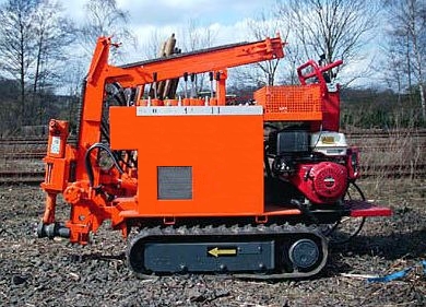 Mini RZB gumilánctalpas talajmintavevő magszondázó-berendezés és verőszonda Mini RZB gumilánctalpas talajmintavevő magszondázó-berendezés és verőszonda